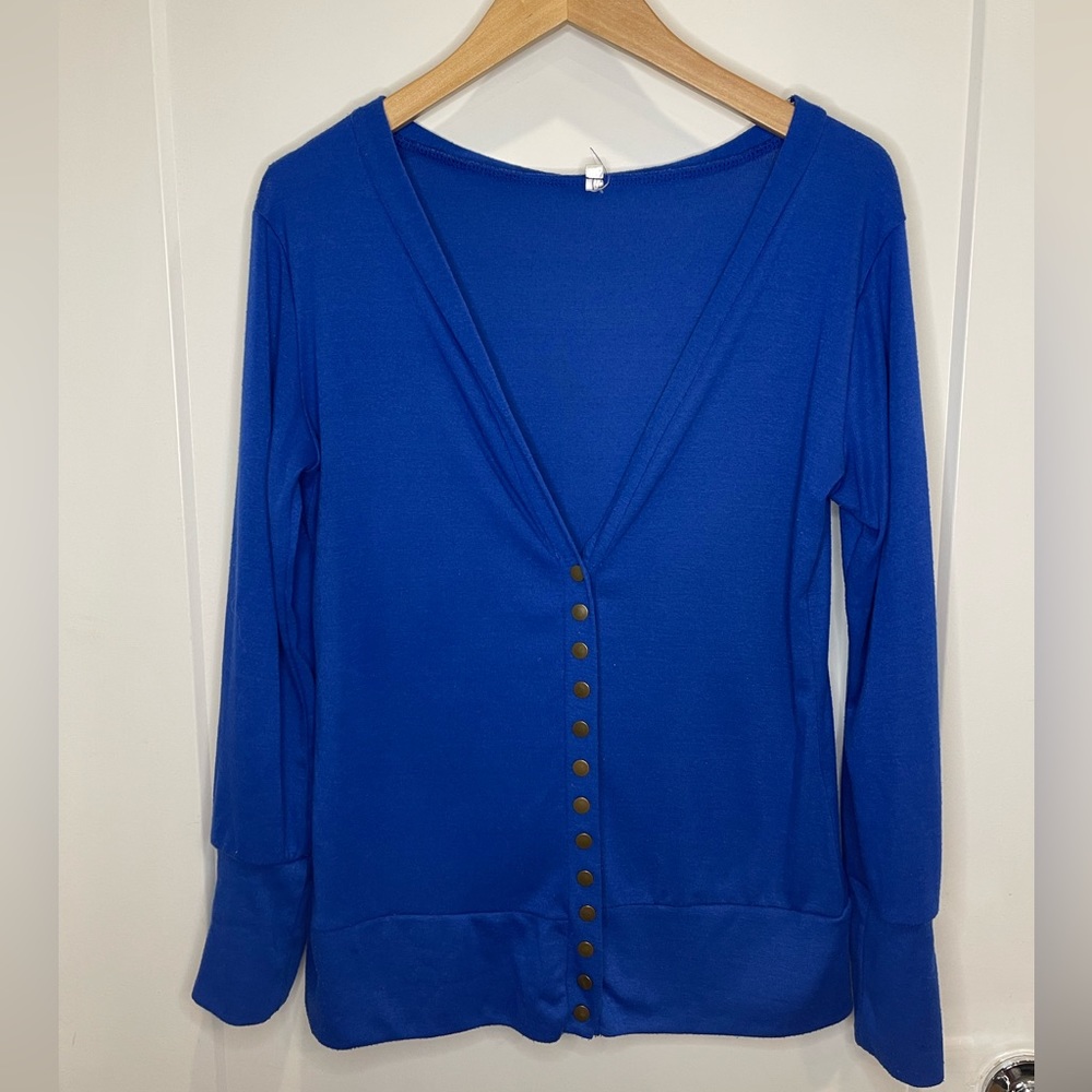 Nenona woman’s M button down cardigan. Royal blue.